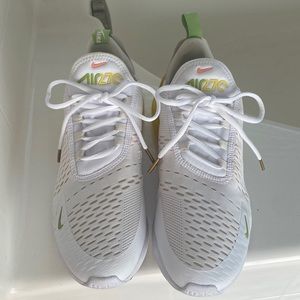 Women’s 9.5 Nike Airmax 270 yellow